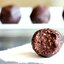 Шарики из фиников с какао-бобами