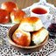 Сдобные булочки с конфитюром из слив