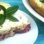 Шарлотка со сливами и малиной
