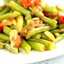 Зеленая фасоль с вялеными томатами и чесноком