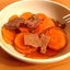 Мягкая говядина, тушеная с морковью и луком