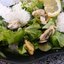 Зеленый салат с мидиями и гребешками