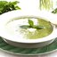 Зеленый крем-суп из шпината и мяты с паприковым маслом