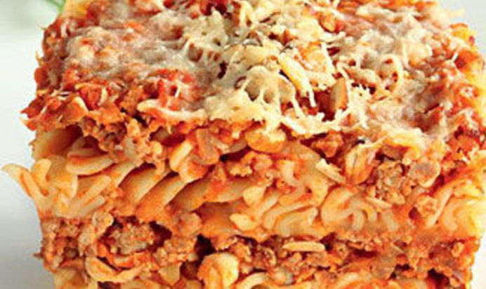 Макаронная запеканка со свининой и миндалем