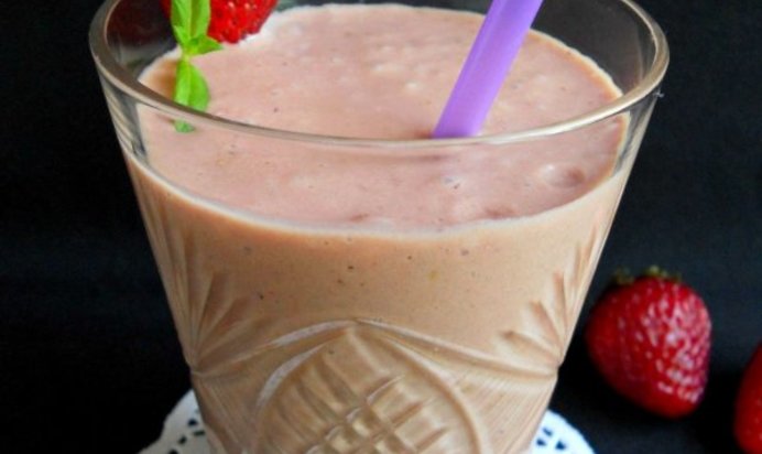 Напиток клубнично-шоколадный на молоке