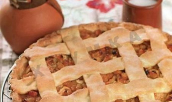 Яблочный торт с ванильным соусом