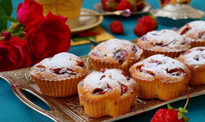 Кексы с клубникой