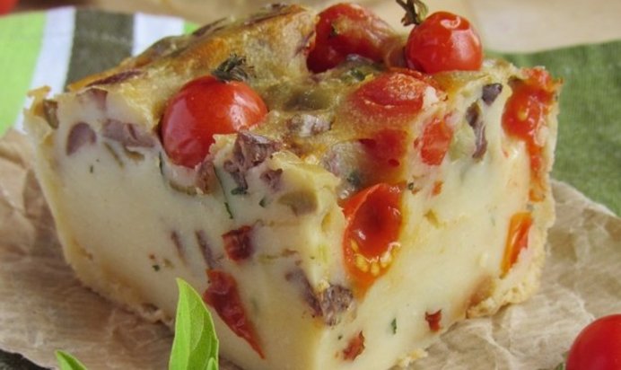 Запеканка с томатами и оливками