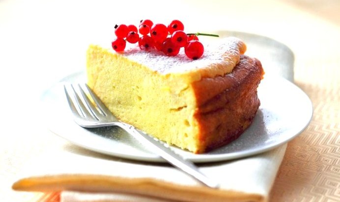 Творожная запеканка с красной смородиной