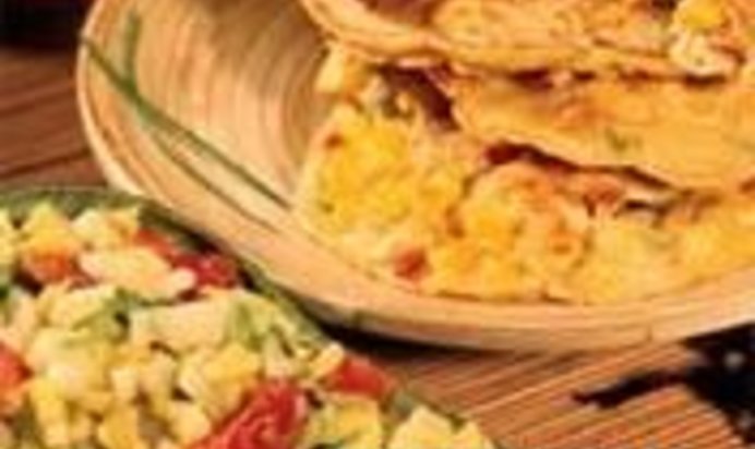 Кукурузные блинчики с сальсой из груши и авокадо