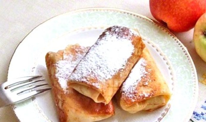 Блинчики с яблоками и корицей