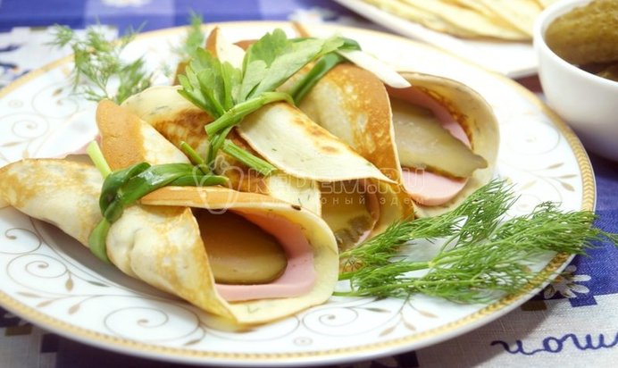 Яичные блинчики с колбаской