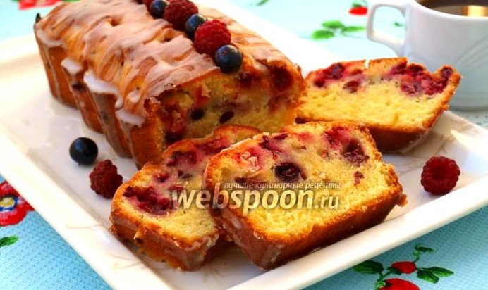 Кекс на молоке с малиной и йоштой