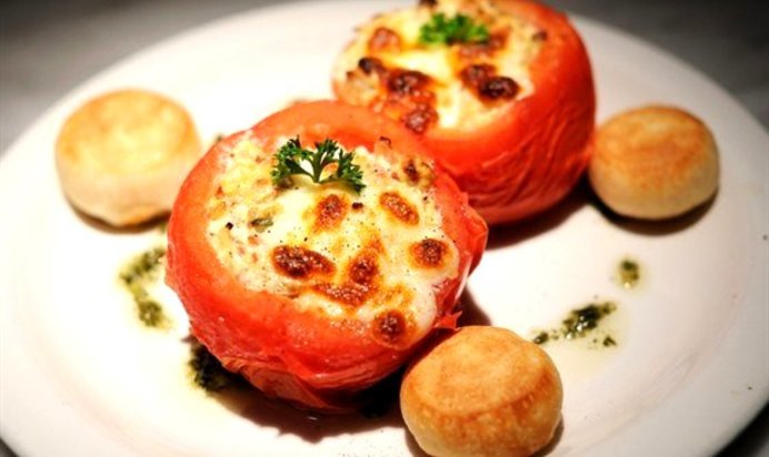 Помидоры с сыром и соусом бешамель