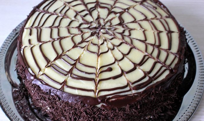 Торт «Эстерхази» с шоколадной паутинкой
