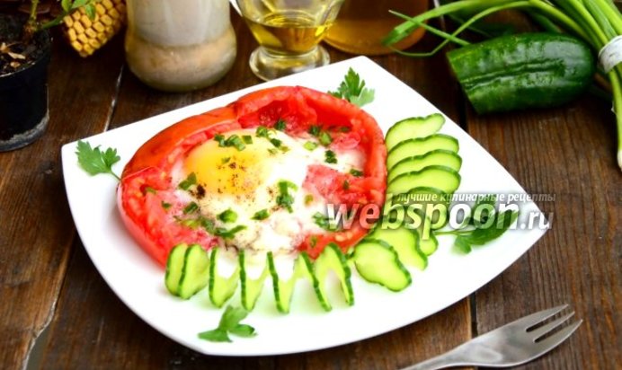 Яичница в помидоре с зелёным луком в духовке
