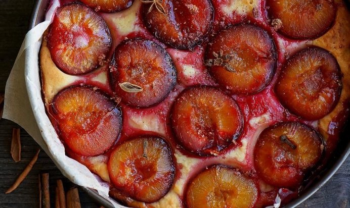 Творожный пирог/запеканка с сочными сливами