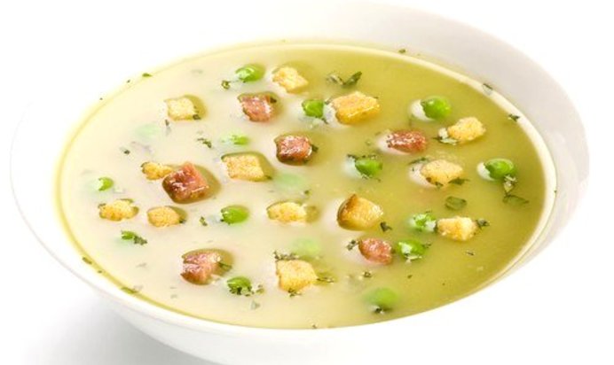 Гороховый суп с беконом и сухариками