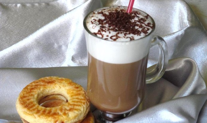 Кофе с молочной пенкой и тёртым шоколадом