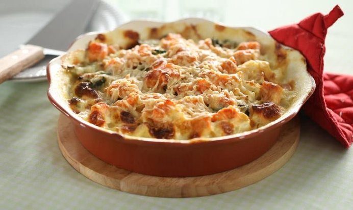 Запеканка из семги, цветной капусты и брокколи