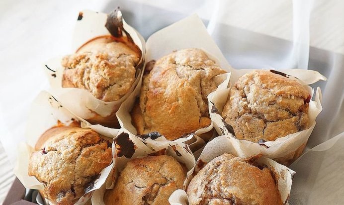 Овсяные маффины с вишней и кокосом