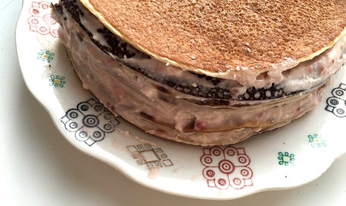 Овсяный блинный торт с творожное-малиновым кремом