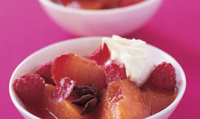 Фруктовое ассорти в коричном сиропе