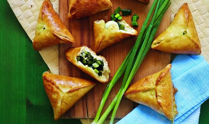 Пирожки с луком и яйцом
