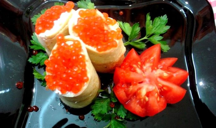 Блинчики с красной икрой