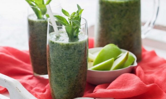 Зеленый вегетарианский смузи