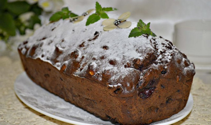 Шоколадный кекс с вишней