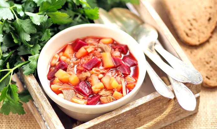 Постный борщ с грибами и фасолью