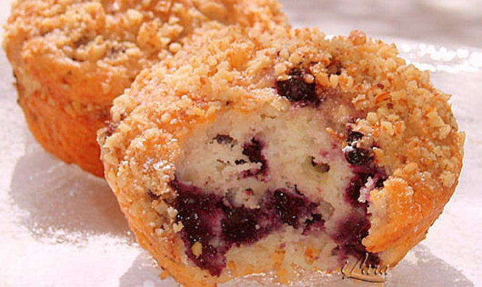 Маффины с черникой и ореховой корочкой