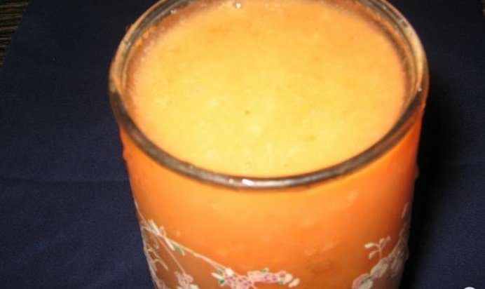 Витаминный напиток из тропических фруктов