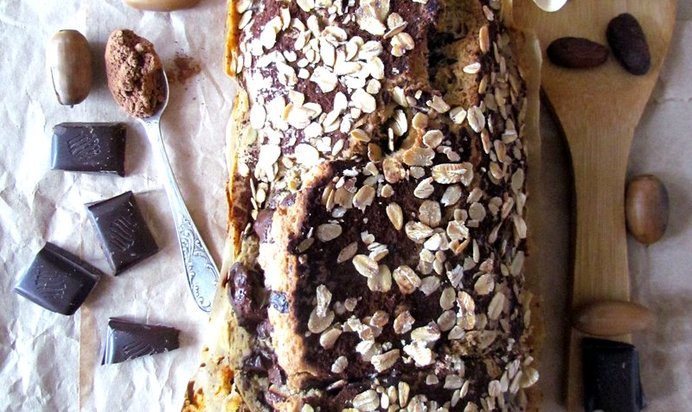 Фунтовый овсяный кекс с шоколадом и бананами