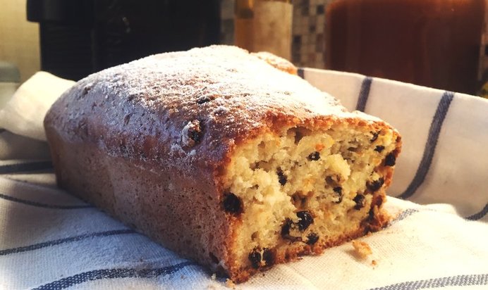 Творожный кекс с темным изюмом