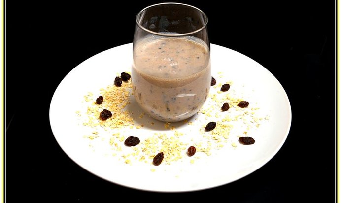 Банановый смузи с голубикой