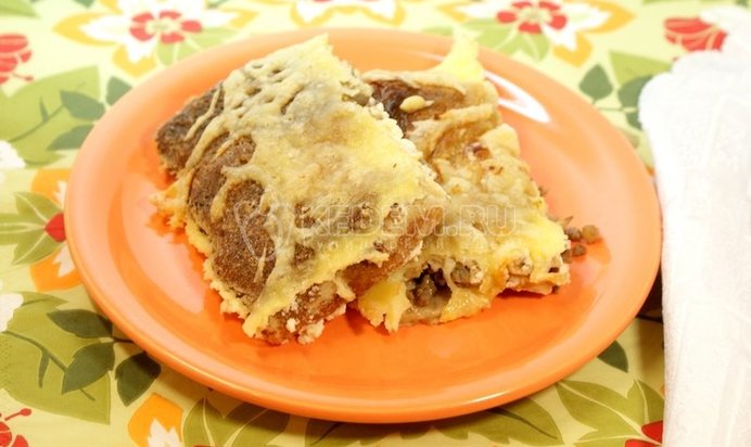 Запеченные блинчики с мясом и грибами