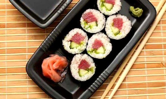Роллы с тунцом и огурцом