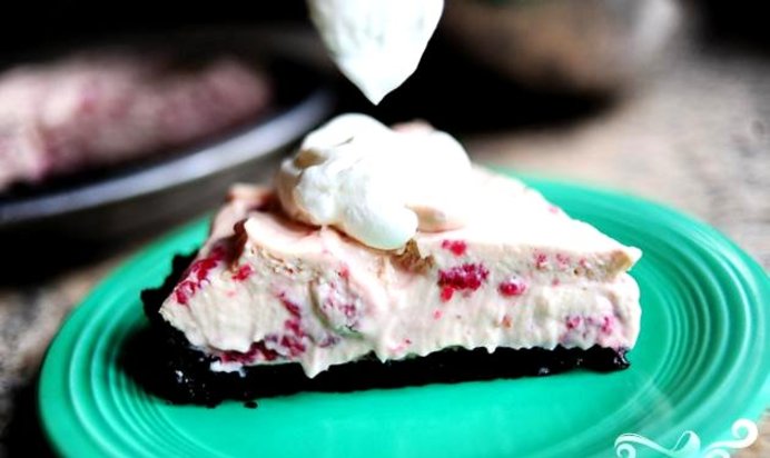 Кремовый торт с малиной