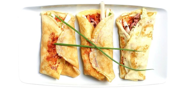 Яичные блинчики с уткой и соусом хойсин