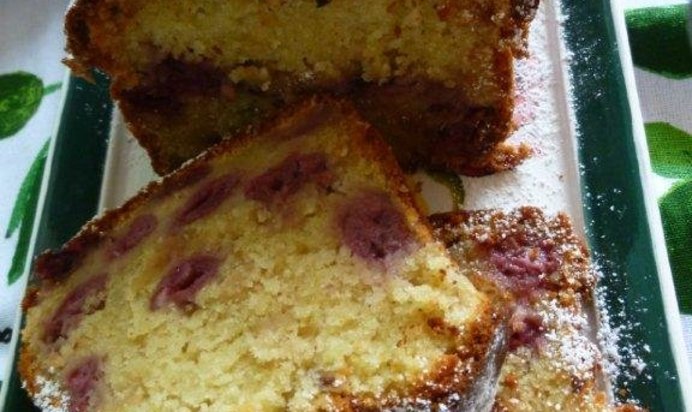 Вишневый кекс с марципаном