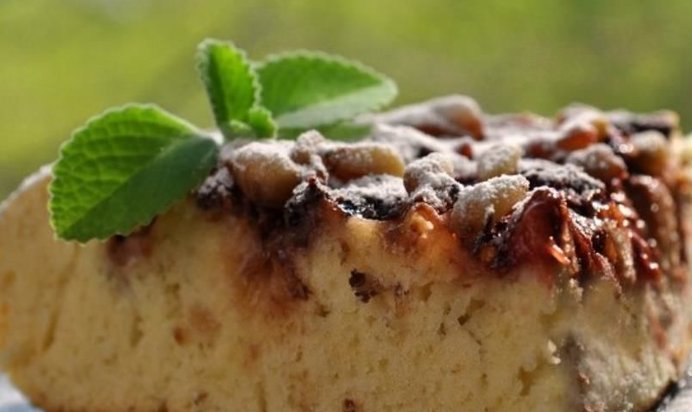 Клубничный кекс с кедровыми орешками