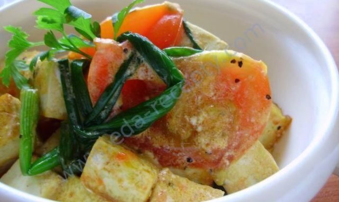 Салат соевый с помидорами