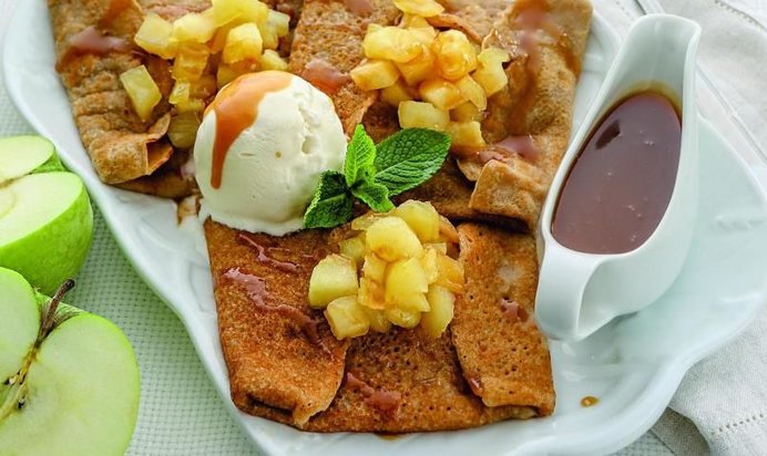 Бретонские блины с яблоками и карамелью