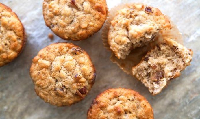 Кексы с изюмом и яблочным пюре