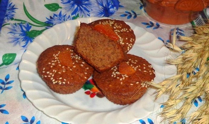Шоколадные маффины с курагой