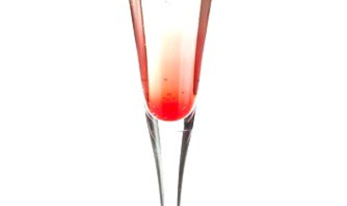 Новогодний клубничный коктейль с шампанским