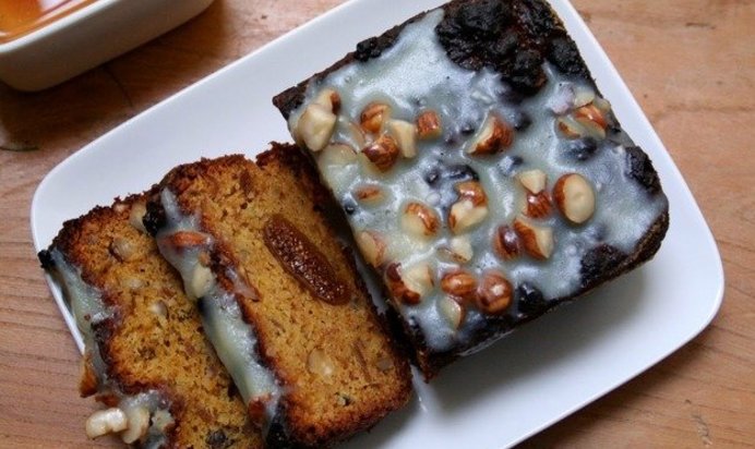 Кекс с инжиром и фундуком