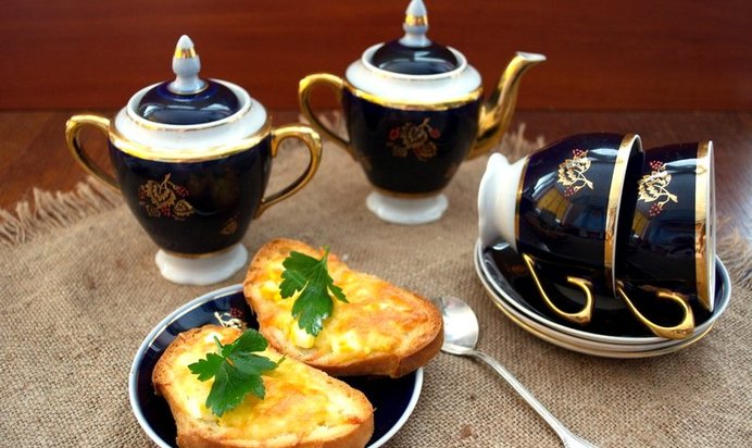 Бутерброды с сыром и чесноком